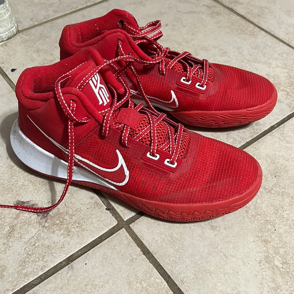 Kyrie basketball shoes